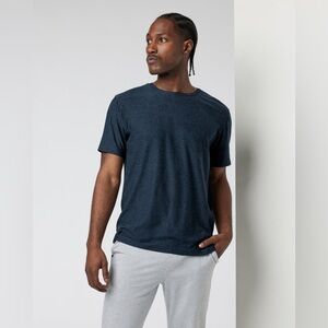 Vuori Men's Strato Tech Tee in a navy heather color. Size M